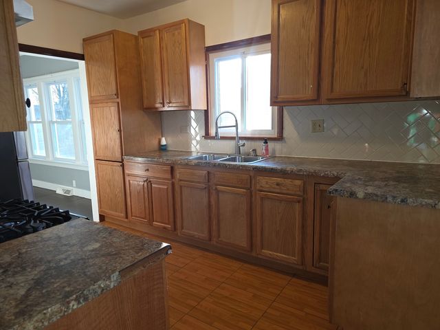 634 W Ridgeland Avenue, Waukegan, IL 60085