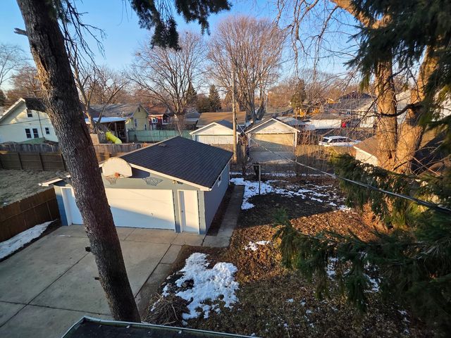 634 W Ridgeland Avenue, Waukegan, IL 60085