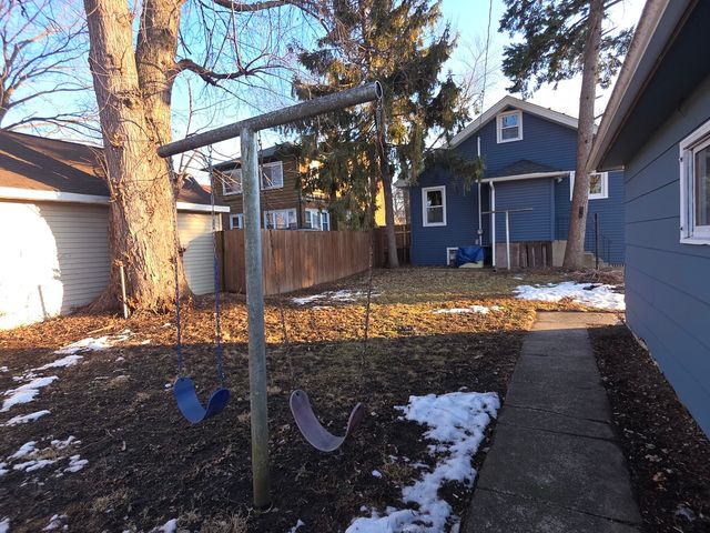 634 W Ridgeland Avenue, Waukegan, IL 60085