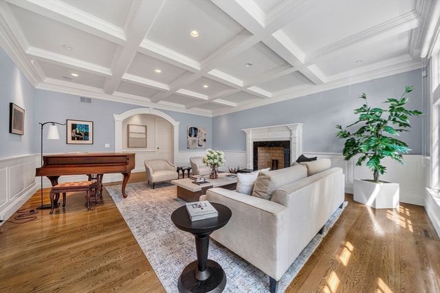 1 Stonefield Lane, Wellesley, MA 02482
