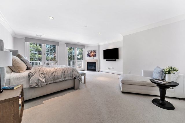 1 Stonefield Lane, Wellesley, MA 02482