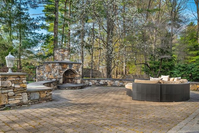 1 Stonefield Lane, Wellesley, MA 02482