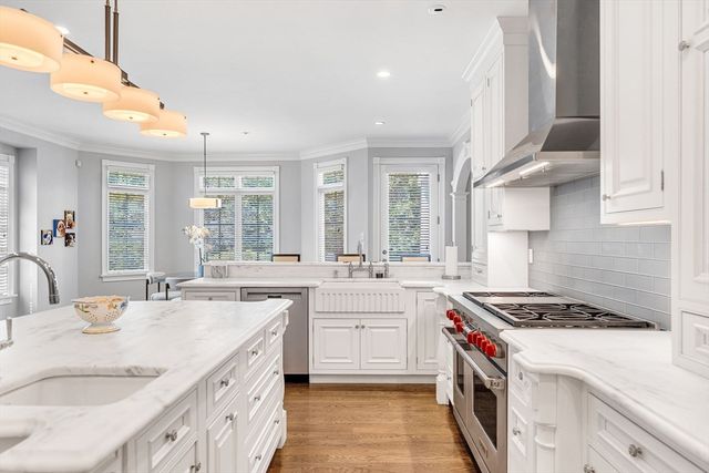 1 Stonefield Lane, Wellesley, MA 02482