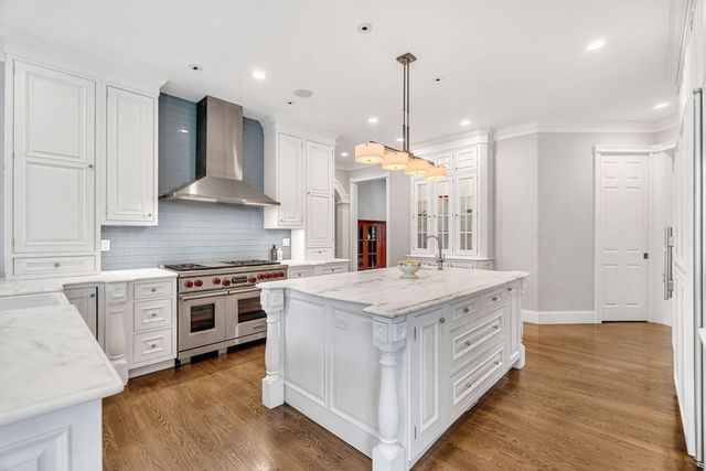 1 Stonefield Lane, Wellesley, MA 02482