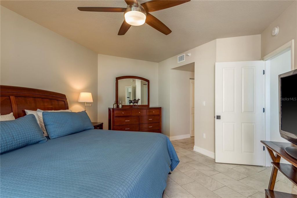 Image 16 of property listing at 1180 GULF BOULEVARD 704, Clearwater Beach, FL 33767