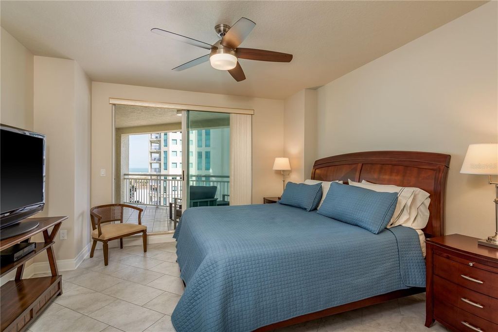 Image 18 of property listing at 1180 GULF BOULEVARD 704, Clearwater Beach, FL 33767