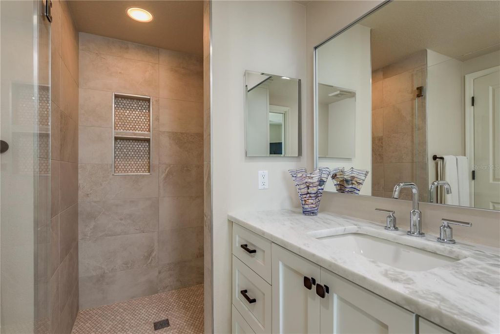 Image 23 of property listing at 1180 GULF BOULEVARD 704, Clearwater Beach, FL 33767