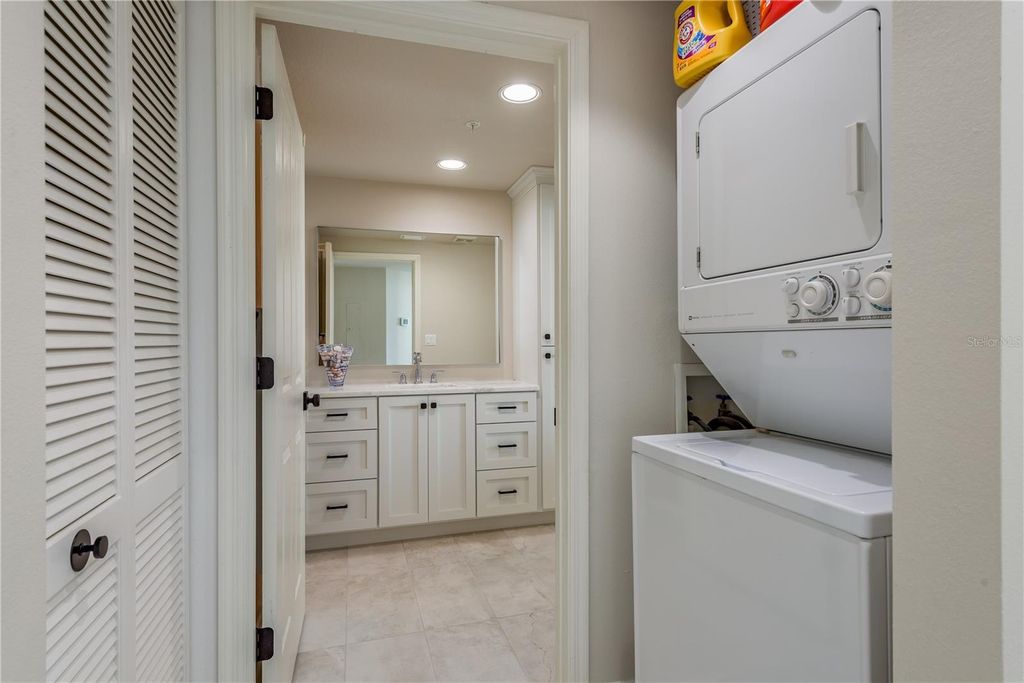 Image 25 of property listing at 1180 GULF BOULEVARD 704, Clearwater Beach, FL 33767