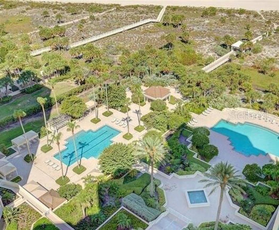 Image 34 of property listing at 1180 GULF BOULEVARD 704, Clearwater Beach, FL 33767