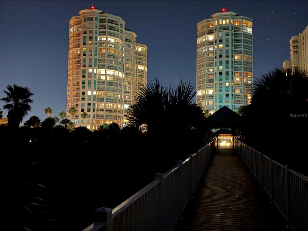 Image 43 of property listing at 1180 GULF BOULEVARD 704, Clearwater Beach, FL 33767