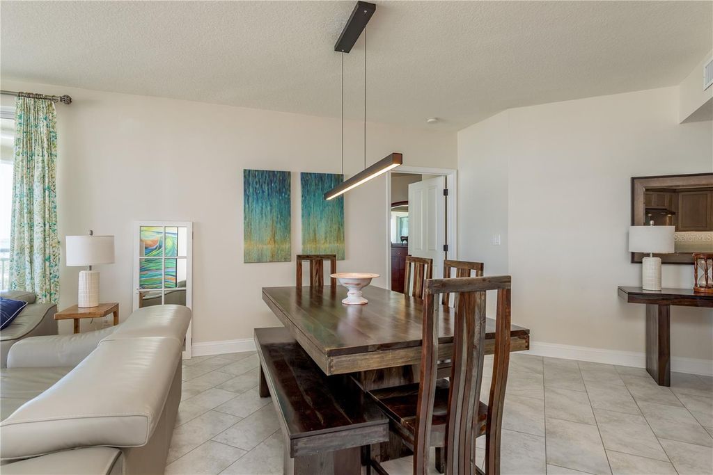 Image 8 of property listing at 1180 GULF BOULEVARD 704, Clearwater Beach, FL 33767
