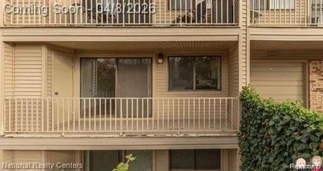 3865 Lone Pine Road 201, West Bloomfield Charter Township, MI 48323