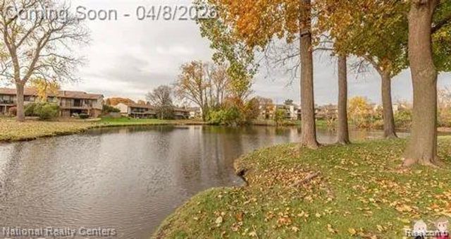3865 Lone Pine Road 201, West Bloomfield Charter Township, MI 48323