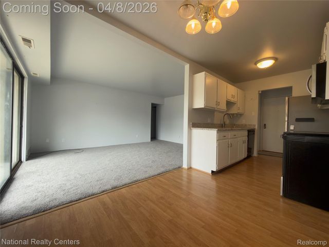 3865 Lone Pine Road 201, West Bloomfield Charter Township, MI 48323