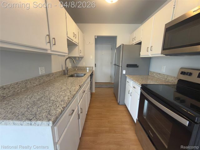 3865 Lone Pine Road 201, West Bloomfield Charter Township, MI 48323
