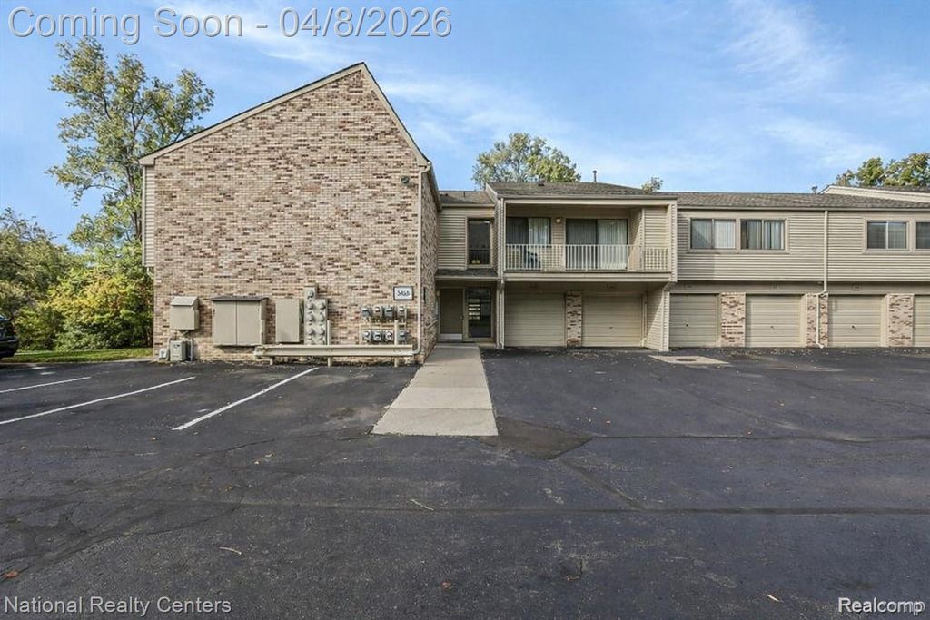 3865 Lone Pine Road 201, West Bloomfield Charter Township, MI 48323
