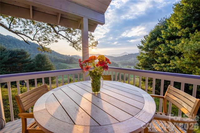 348 Dandelion Lane, Burnsville, NC 28714