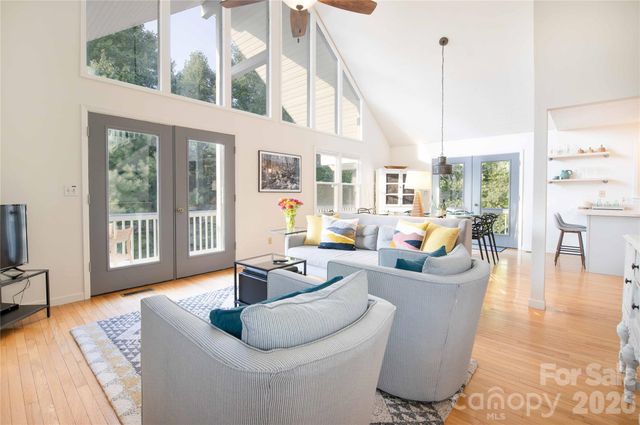 348 Dandelion Lane, Burnsville, NC 28714