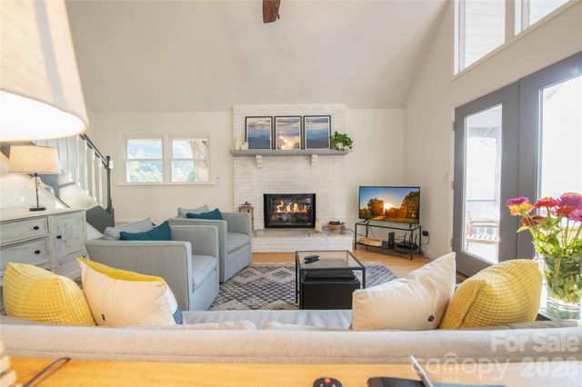 348 Dandelion Lane, Burnsville, NC 28714