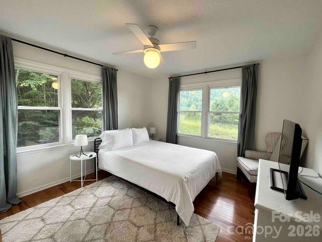 348 Dandelion Lane, Burnsville, NC 28714