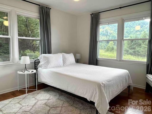 348 Dandelion Lane, Burnsville, NC 28714