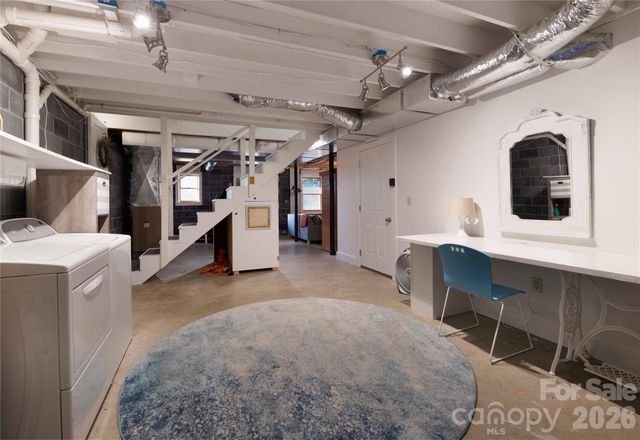 348 Dandelion Lane, Burnsville, NC 28714