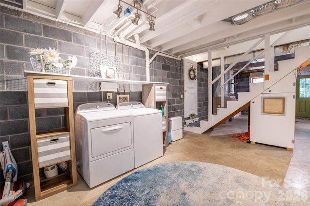 348 Dandelion Lane, Burnsville, NC 28714