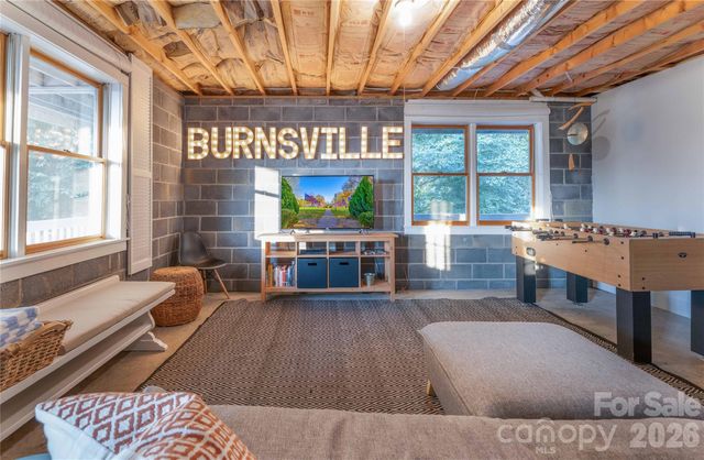 348 Dandelion Lane, Burnsville, NC 28714