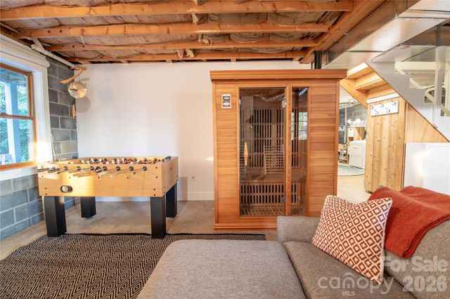 348 Dandelion Lane, Burnsville, NC 28714