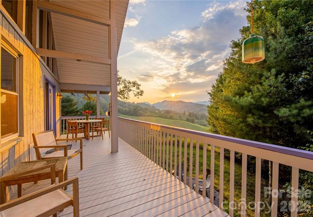 348 Dandelion Lane, Burnsville, NC 28714