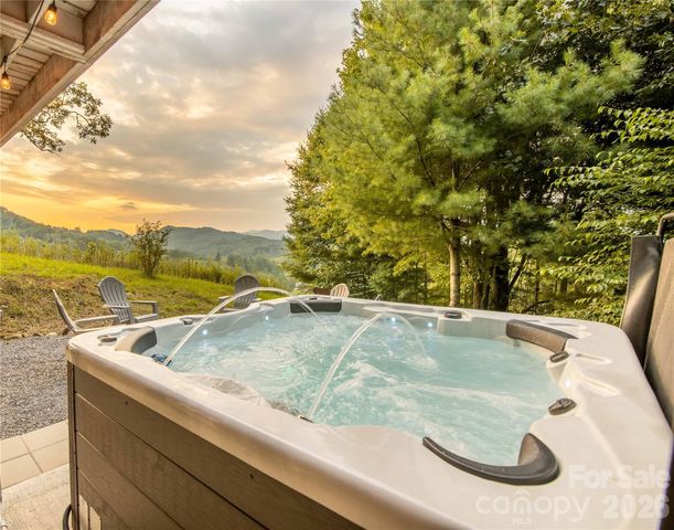 348 Dandelion Lane, Burnsville, NC 28714