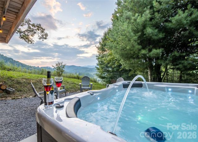 348 Dandelion Lane, Burnsville, NC 28714