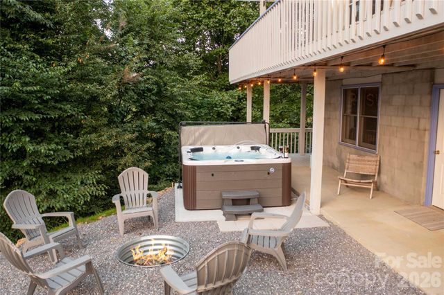 348 Dandelion Lane, Burnsville, NC 28714