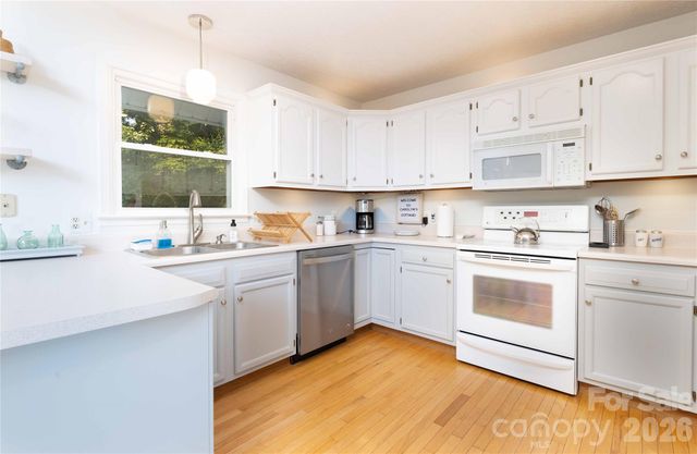 348 Dandelion Lane, Burnsville, NC 28714