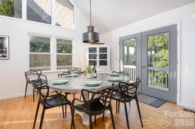 348 Dandelion Lane, Burnsville, NC 28714