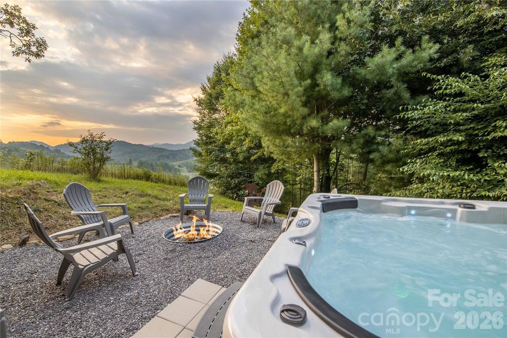 348 Dandelion Lane, Burnsville, NC 28714