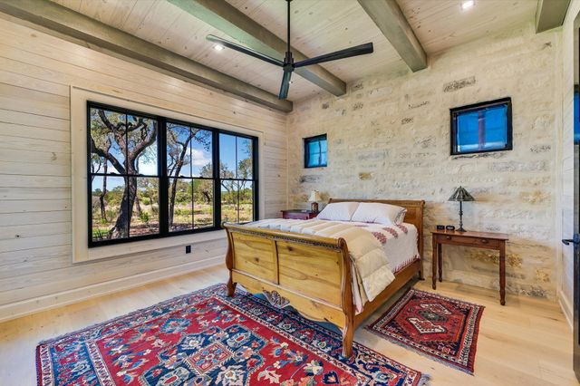 130 Thousand Oaks LOOP, San Marcos, TX 78666