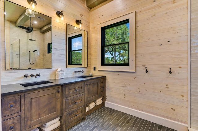130 Thousand Oaks LOOP, San Marcos, TX 78666