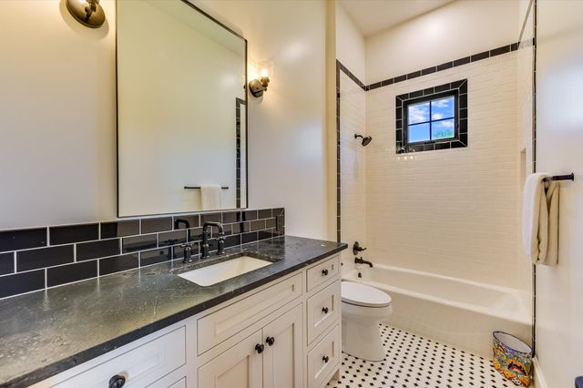 130 Thousand Oaks LOOP, San Marcos, TX 78666
