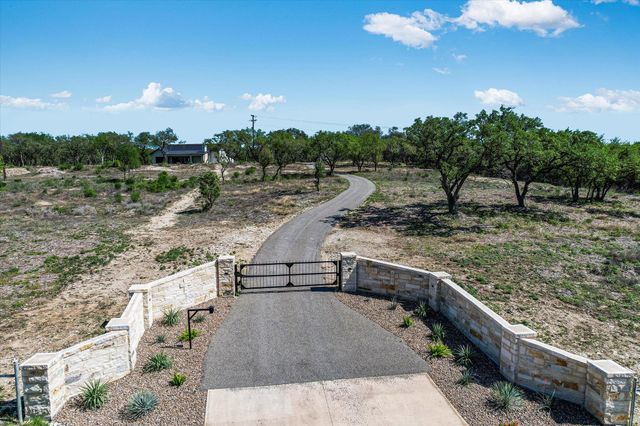 130 Thousand Oaks LOOP, San Marcos, TX 78666