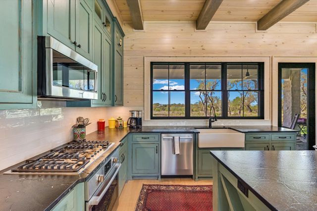 130 Thousand Oaks LOOP, San Marcos, TX 78666