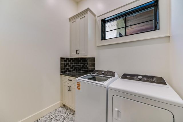 130 Thousand Oaks LOOP, San Marcos, TX 78666