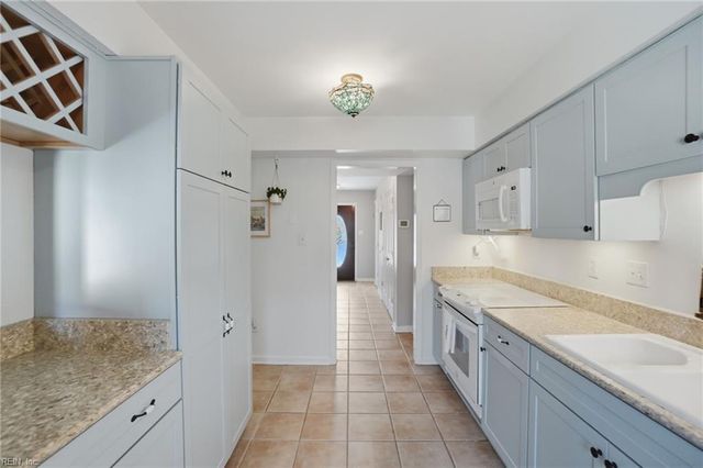 925 Poquoson CIR, Virginia Beach, VA 23452