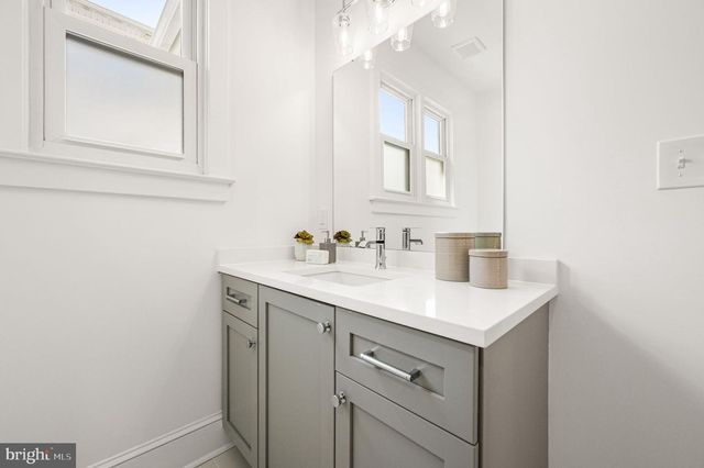 138 MERION AVE, Narberth, PA 19072