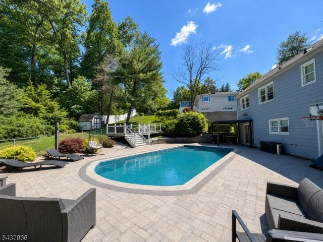 1626 Larkspur Dr, Mountainside Boro, NJ 07092