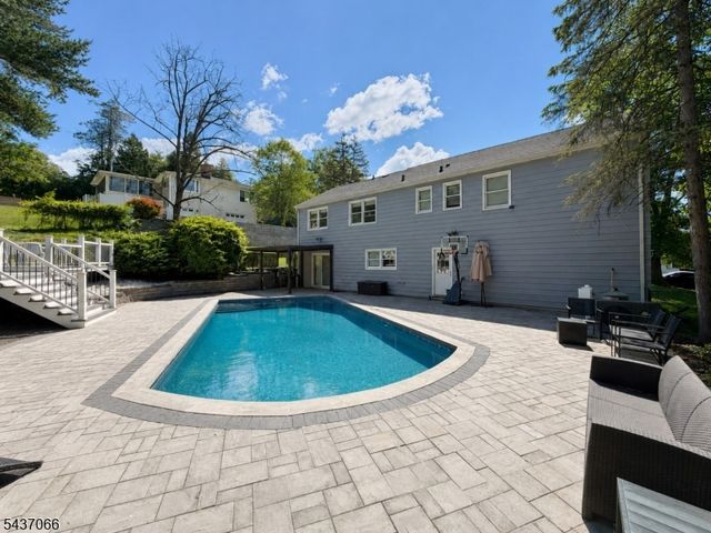 1626 Larkspur Dr, Mountainside Boro, NJ 07092
