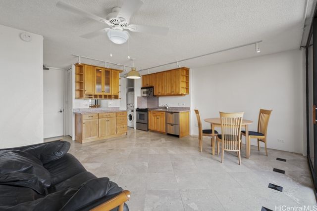 320 Liliuokalani Avenue 2005, Honolulu, HI 96815