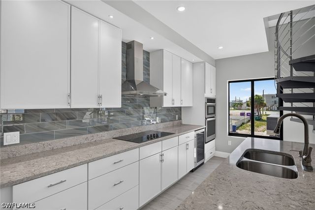 71 Mango ST, Fort Myers Beach, FL 33931