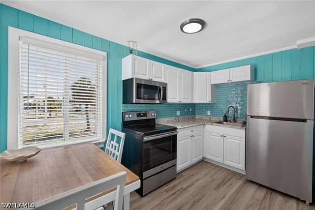 71 Mango ST, Fort Myers Beach, FL 33931
