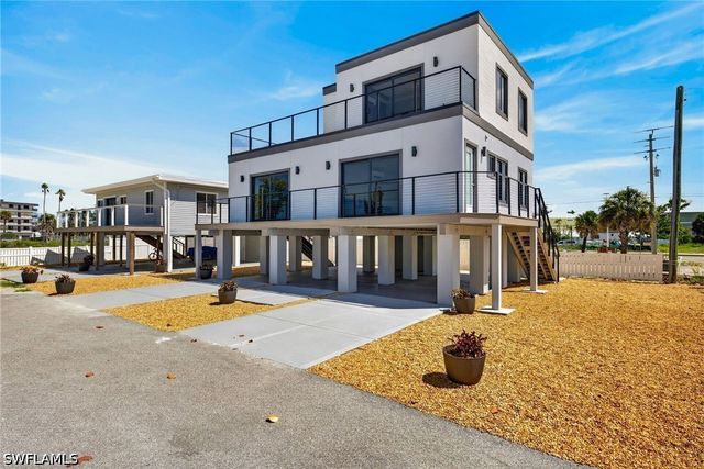 71 Mango ST, Fort Myers Beach, FL 33931